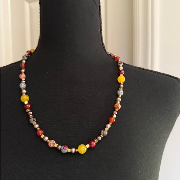 Elegant Multicolor Beaded Necklace - Picture 5 of 8